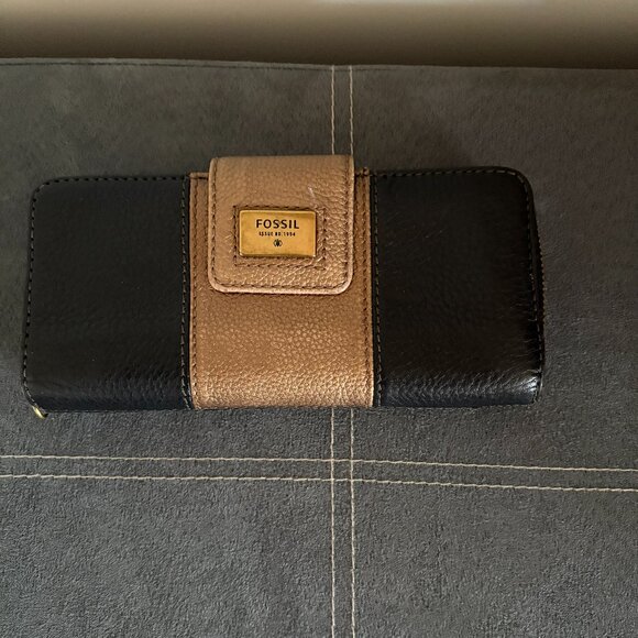 Fossil Issue No. 1954 Black and Gold leather Zip Wallet - Picture 1 of 5